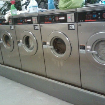 Foto scattata a The Laundry Lounge da Kayla B. il 10/3/2011