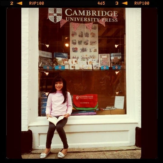 8/9/2012 tarihinde Anna Marie M.ziyaretçi tarafından Cambridge University Press Bookshop'de çekilen fotoğraf