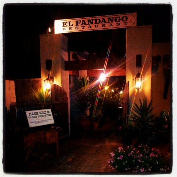 Foto tirada no(a) El Fandango Restaurant por Damian Z. em 7/11/2012