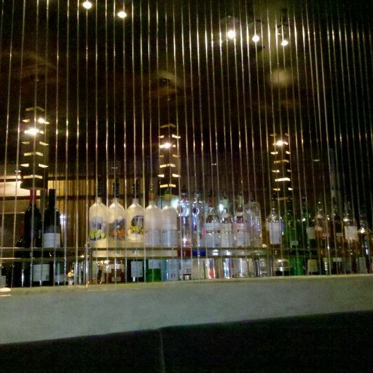 Foto tomada en Steel Restaurant &amp; Lounge  por Benjamin C. el 9/9/2011