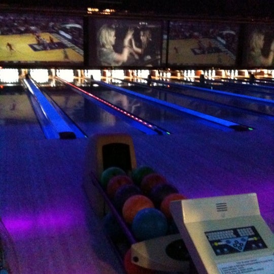 2/12/2012 tarihinde BTRIPPziyaretçi tarafından 10Pin Bowling Lounge'de çekilen fotoğraf