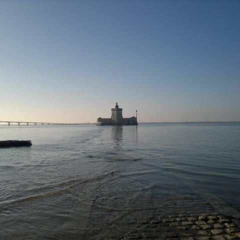 Das Foto wurde bei Fort Louvois von totoy0 .. am 2/29/2012 aufgenommen