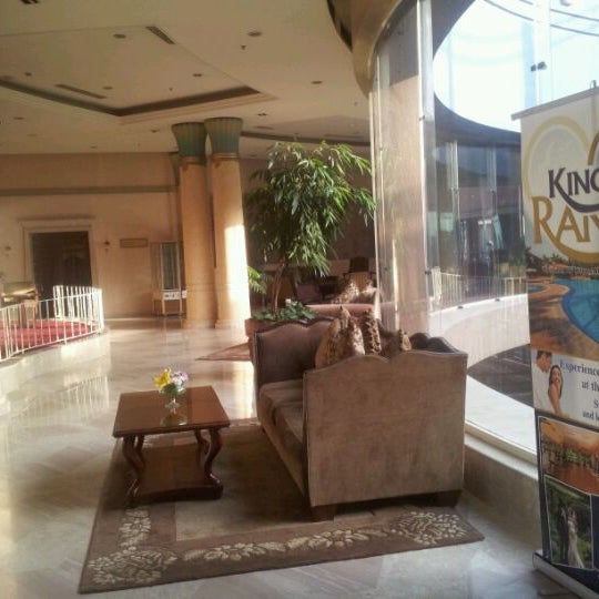 Foto diambil di Hilton Alexandria Green Plaza oleh ADEL A. pada 4/8/2012