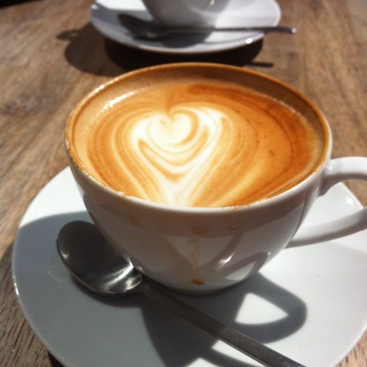 Foto tirada no(a) Latte Cafe por Patrick S. em 7/22/2012