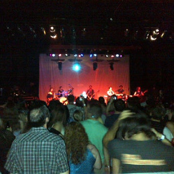 Foto diambil di The Varsity Theatre oleh Marco G. pada 5/5/2012