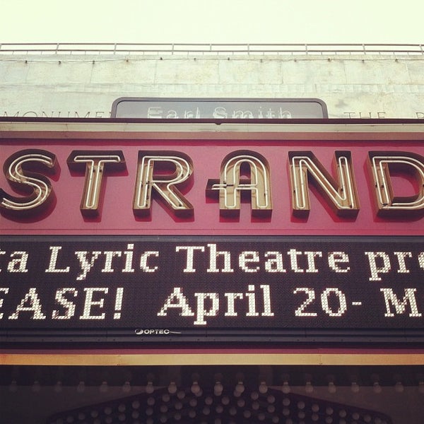 Photo prise au Earl Smith Strand Theatre par Taylor D. le4/4/2012