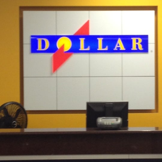 รูปภาพถ่ายที่ Dollar Rent A Car โดย Don P. เมื่อ 3/19/2012