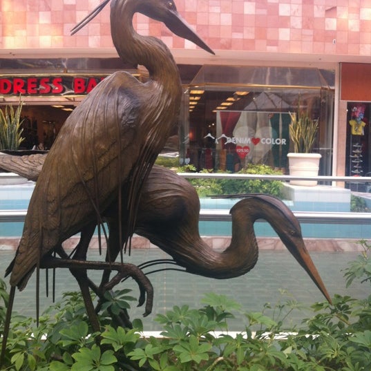 รูปภาพถ่ายที่ Sunland Park Mall โดย DirrtyShoes เมื่อ 8/28/2012
