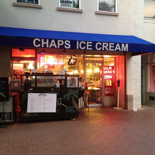 Foto tomada en Chaps Ice Cream  por Corrie D. el 8/5/2012