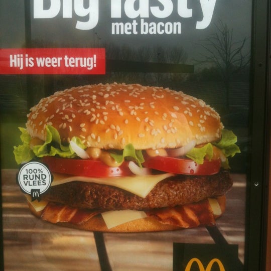 รูปภาพถ่ายที่ McDonald&#39;s โดย Jeroen R. เมื่อ 4/5/2012