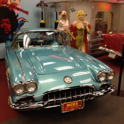 Снимок сделан в Miami&#39;s Auto Museum at the Dezer Collection пользователем Larry P. 8/3/2012