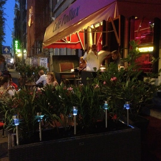 5/24/2012 tarihinde ᴡ L.ziyaretçi tarafından Café Pollux'de çekilen fotoğraf