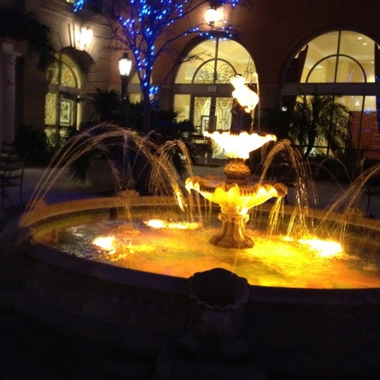 Foto diambil di Renaissance Tampa International Plaza Hotel oleh J.T. L. pada 3/15/2012