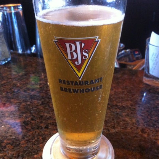 Photo taken at BJ&#39;s Restaurant &amp; Brewhouse by Stan A. on 5/6/2012