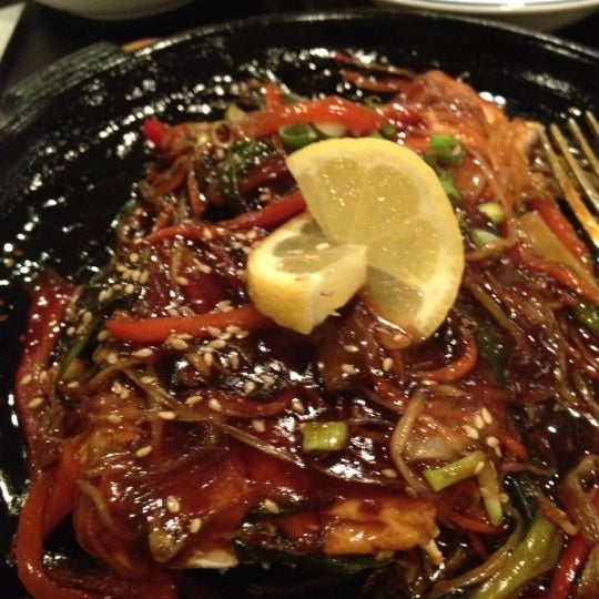 7/16/2012 tarihinde Sakinah J.ziyaretçi tarafından Sura Korean BBQ Buffet'de çekilen fotoğraf