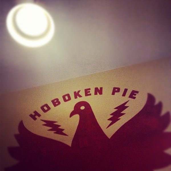 รูปภาพถ่ายที่ Hoboken Pie โดย Stuart L. เมื่อ 2/29/2012