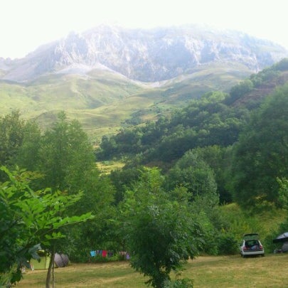 Foto tirada no(a) Camping El Cares Picos de Europa por Ivan L. em 8/6/2012