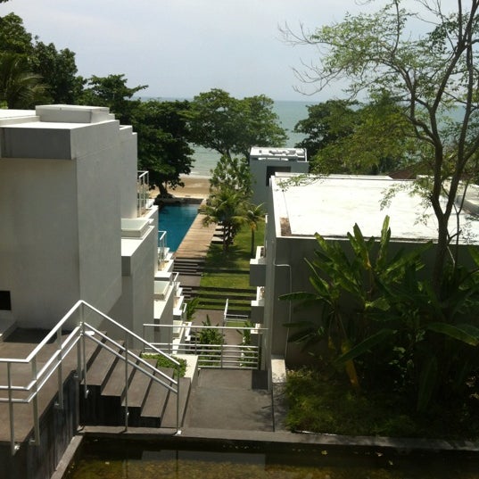 Das Foto wurde bei X2 Rayong Resort by Design, Centara Boutique Collection von Auni Z. am 4/9/2012 aufgenommen