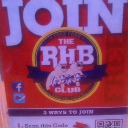 Photo taken at Red Hot &amp; Blue  -  Barbecue, Burgers &amp; Blues by Dre D. on 4/4/2012