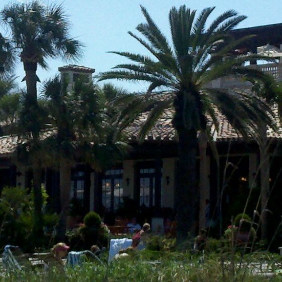 Снимок сделан в The Sea Island Beach Club пользователем Anne C. 4/28/2012