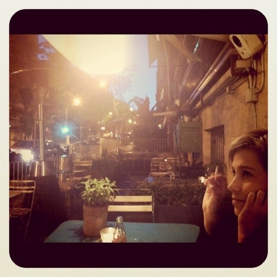 Foto tirada no(a) Isabella&#39;s Restaurant por Alex D. em 5/1/2012