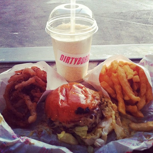 รูปภาพถ่ายที่ Dirty Burger โดย jubjub เมื่อ 9/7/2012