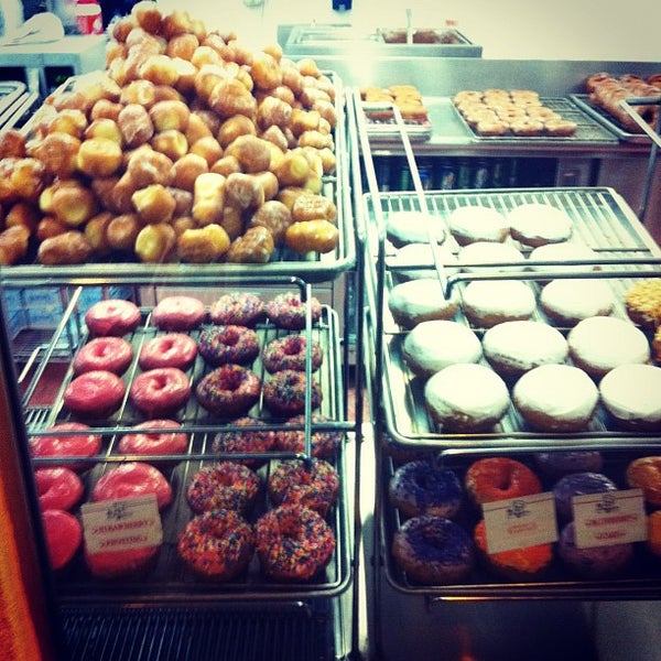 Peterson's Donut Corner Donut Shop in Central Escondido