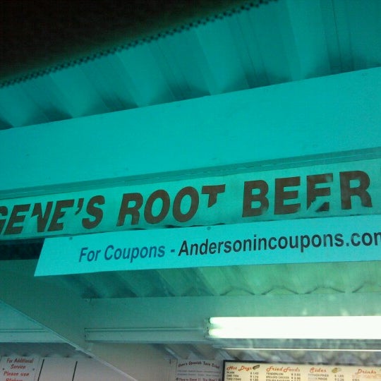 Foto diambil di Gene&#39;s Root Beer oleh Dave L. pada 7/29/2012