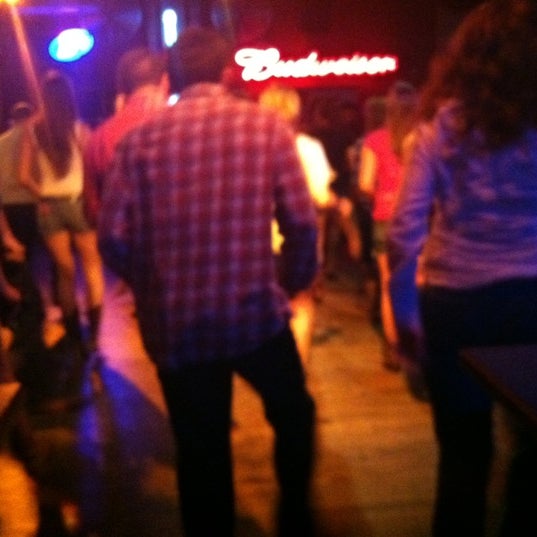 3/31/2012 tarihinde Lindsey F.ziyaretçi tarafından Nyoh&#39;s Buckeye Bar &amp; Grill'de çekilen fotoğraf