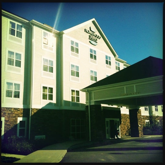 Foto diambil di Homewood Suites by Hilton oleh Joe C. pada 9/1/2012