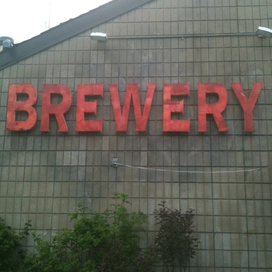 Foto tirada no(a) Hideout Brewing Company por Jason L. em 6/22/2012