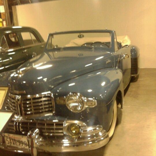 Снимок сделан в California Auto Museum пользователем jessica h. 2/4/2012