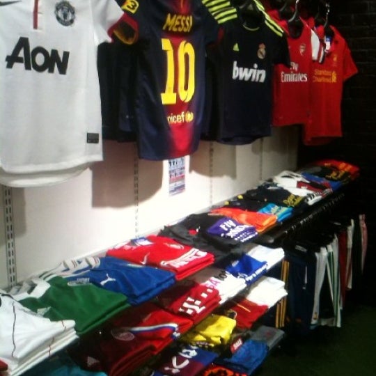 サッカーショップkamo Sejchas Zakryto 西新宿1 19 8