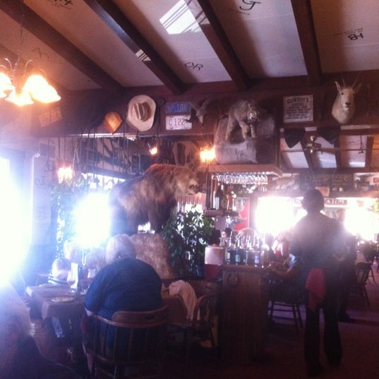 6/10/2012 tarihinde Keith J.ziyaretçi tarafından F. McLintocks Saloons and Dining House'de çekilen fotoğraf