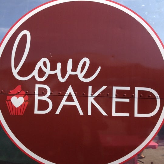 8/9/2012에 Frederick R.님이 Lovebaked Cupcake and Cookie Bakery에서 찍은 사진