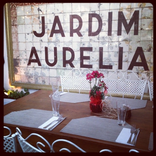 Снимок сделан в Jardim Aurélia Restaurante e Eventos пользователем Carolina 7/26/2012