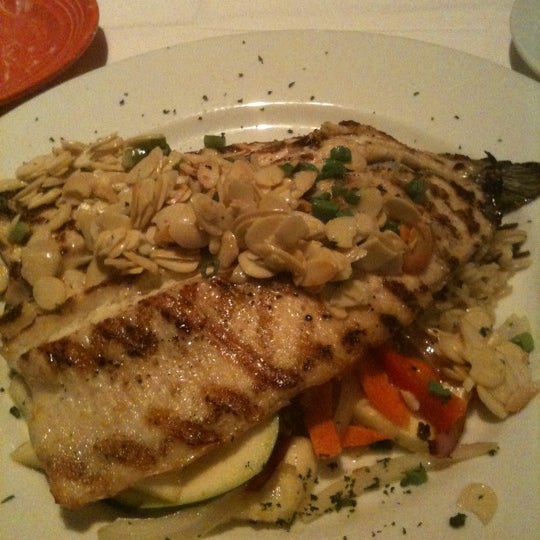 Foto tirada no(a) Bodean Seafood por Ilene M. em 4/23/2012