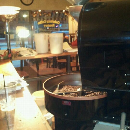10/20/2011 tarihinde Marshal F.ziyaretçi tarafından Cedarburg Coffee Roastery'de çekilen fotoğraf