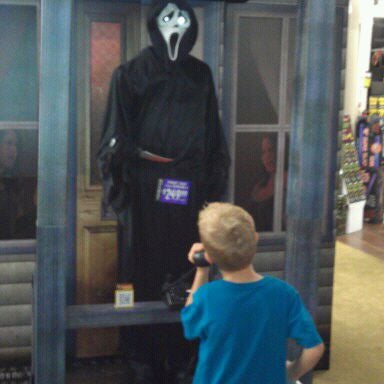 Spirit Halloween Pittsburgh Mills 2022 Spirit Halloween Now Closed Clothing Store