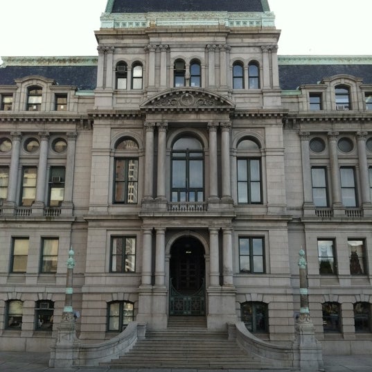 รูปภาพถ่ายที่ Providence City Hall โดย Timothy S. เมื่อ 8/31/2011