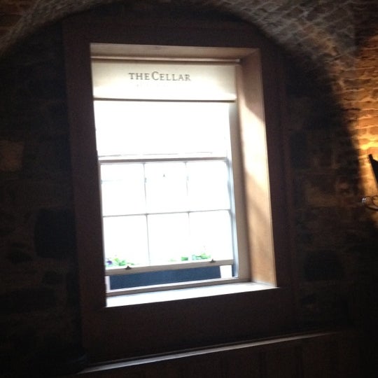 5/25/2012 tarihinde Troy B.ziyaretçi tarafından The Cellar Bar'de çekilen fotoğraf