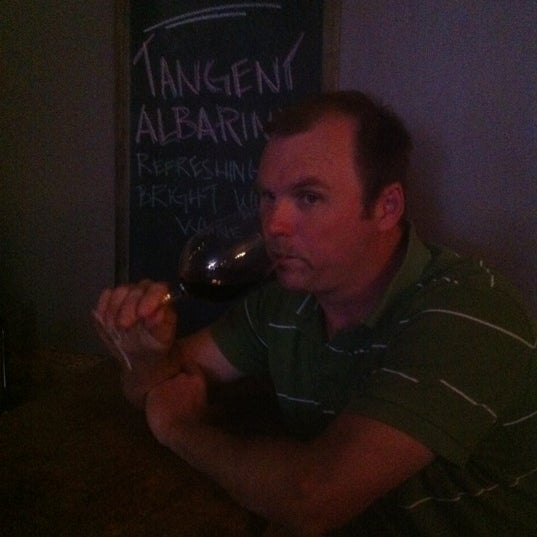 4/13/2012 tarihinde frank C.ziyaretçi tarafından District Wine'de çekilen fotoğraf