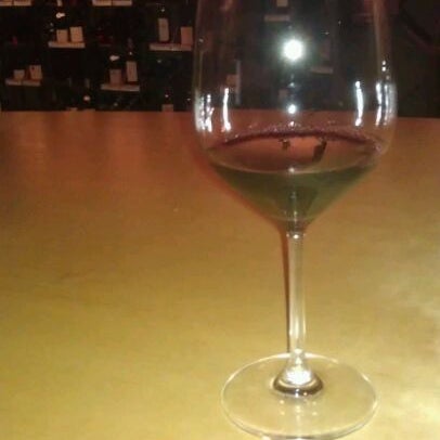 รูปภาพถ่ายที่ Le Caveau Fine Wines โดย Kaylee K. เมื่อ 1/13/2012