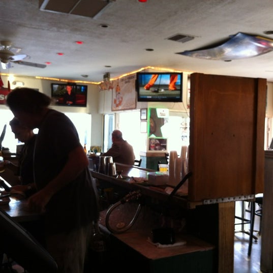 Photo prise au Toucans Oceanside Bar &amp; Grill par Scott M. le1/30/2012