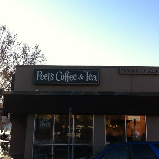 Photo taken at Peet&#39;s Coffee &amp; Tea by Angel R. on 1/12/2012