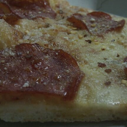 11/25/2011 tarihinde chubbstarziyaretçi tarafından Big Slice Pizza'de çekilen fotoğraf