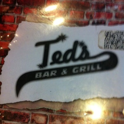 รูปภาพถ่ายที่ Ted&#39;s Bar &amp; Grill โดย Norman W. เมื่อ 8/1/2012