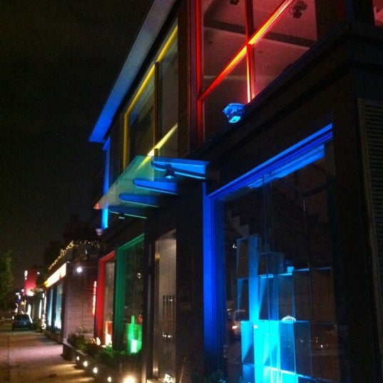 รูปภาพถ่ายที่ Cube French Restaurant and Wine Bar โดย Charles C. เมื่อ 5/28/2011