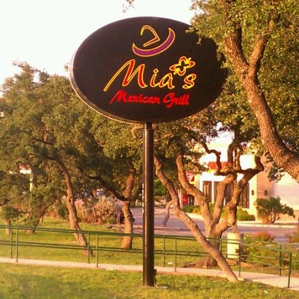 Foto tirada no(a) Mia&#39;s Mexican Grill por Veronik@ em 5/24/2012