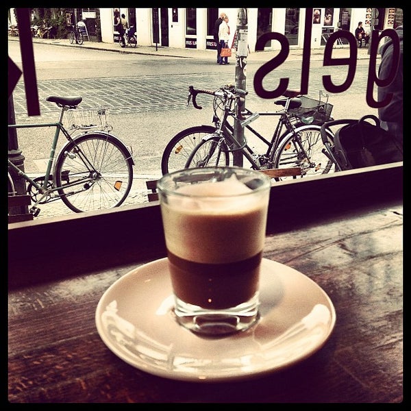 Снимок сделан в Bagels &amp; Coffee пользователем Markus Y. 7/21/2012